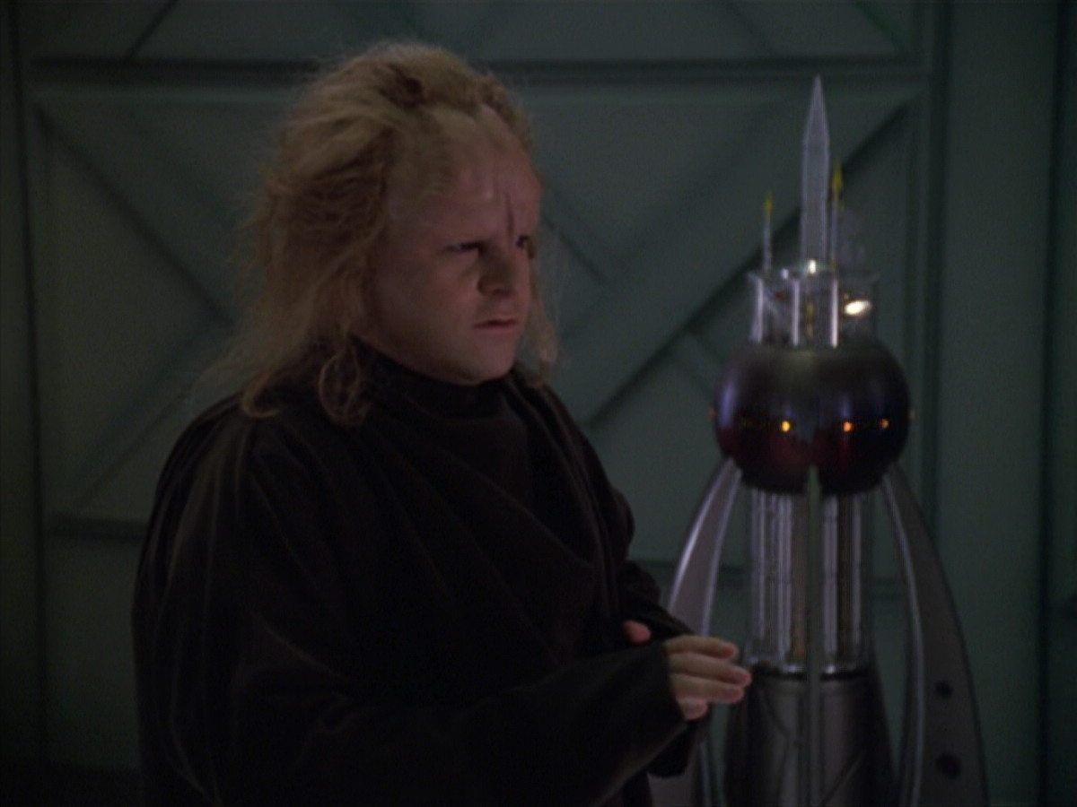 extant_StarTrek_VOY_5x20-ThinkTank_03646.jpg