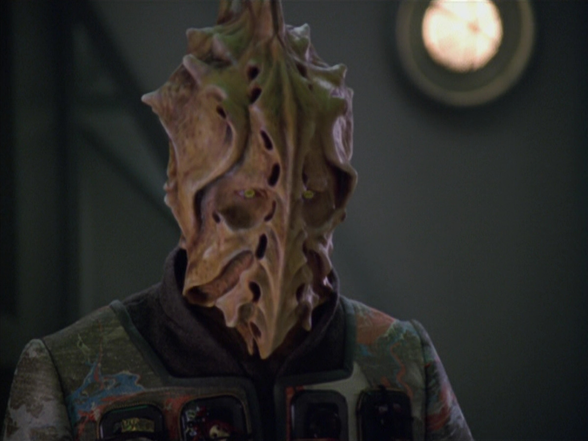 extant_StarTrek_VOY_5x20-ThinkTank_03656.jpg