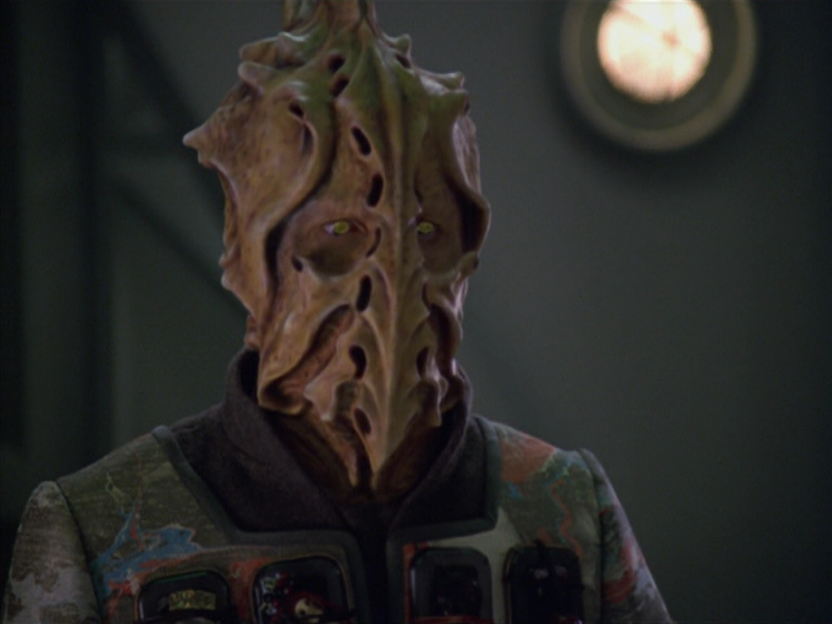 extant_StarTrek_VOY_5x20-ThinkTank_03657.jpg