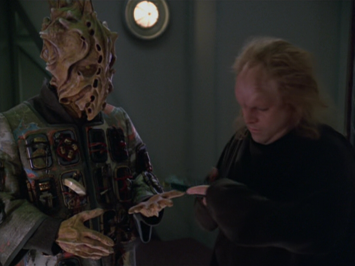 extant_StarTrek_VOY_5x20-ThinkTank_03668.jpg