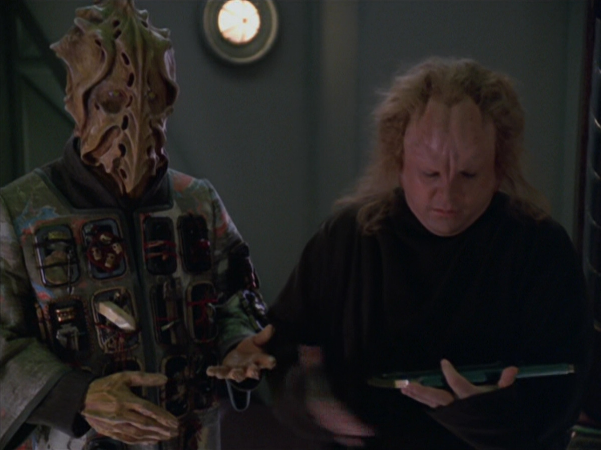 extant_StarTrek_VOY_5x20-ThinkTank_03669.jpg