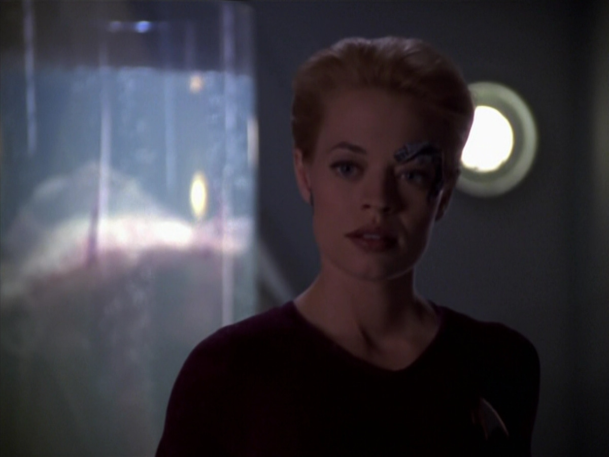 extant_StarTrek_VOY_5x20-ThinkTank_03682.jpg