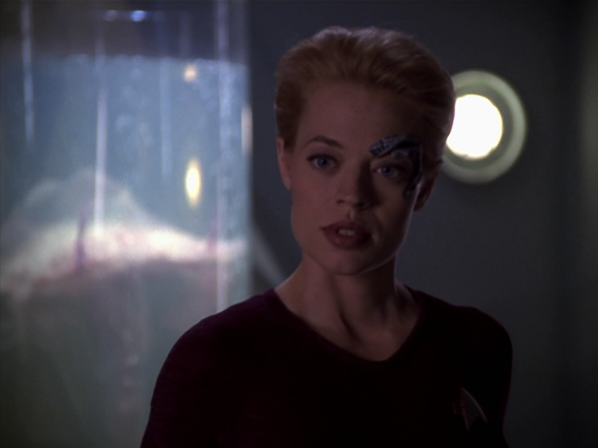 extant_StarTrek_VOY_5x20-ThinkTank_03683.jpg