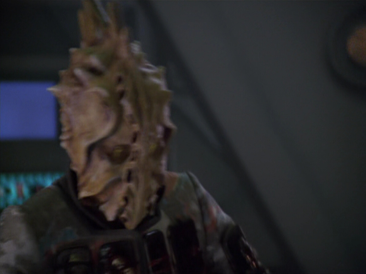 extant_StarTrek_VOY_5x20-ThinkTank_03697.jpg