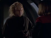 extant_StarTrek_VOY_5x20-ThinkTank_01195.jpg