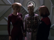extant_StarTrek_VOY_5x20-ThinkTank_01370.jpg