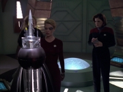 extant_StarTrek_VOY_5x20-ThinkTank_01726.jpg