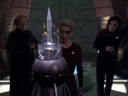 extant_StarTrek_VOY_5x20-ThinkTank_01734.jpg