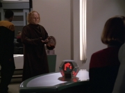 extant_StarTrek_VOY_5x20-ThinkTank_01897.jpg