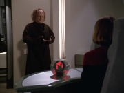 extant_StarTrek_VOY_5x20-ThinkTank_01898.jpg