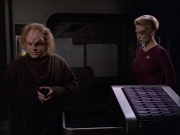 extant_StarTrek_VOY_5x20-ThinkTank_02279.jpg