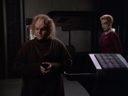 extant_StarTrek_VOY_5x20-ThinkTank_02283.jpg
