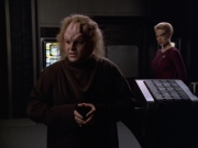 extant_StarTrek_VOY_5x20-ThinkTank_02286.jpg