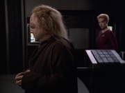 extant_StarTrek_VOY_5x20-ThinkTank_02291.jpg