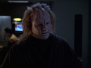 extant_StarTrek_VOY_5x20-ThinkTank_02551.jpg