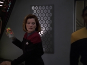 extant_StarTrek_VOY_5x20-ThinkTank_02774.jpg