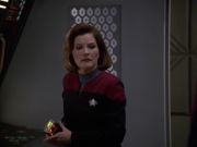 extant_StarTrek_VOY_5x20-ThinkTank_02775.jpg