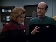 Filename=extant_StarTrek_VOY_5x20-ThinkTank_02832.jpg
Filesize=143KiB
Dimensions=1200x900
Date added=Nov 21, 2019 extant_StarTrek_VOY_5x20-ThinkTank_02832.jpg