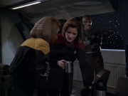 extant_StarTrek_VOY_5x20-ThinkTank_03068.jpg