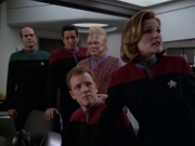 extant_StarTrek_VOY_5x20-ThinkTank_03187.jpg