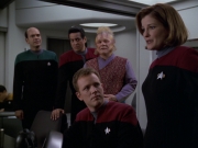 extant_StarTrek_VOY_5x20-ThinkTank_03195.jpg