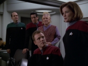 extant_StarTrek_VOY_5x20-ThinkTank_03196.jpg