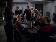 extant_StarTrek_VOY_5x20-ThinkTank_03217.jpg