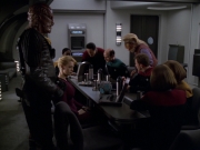 extant_StarTrek_VOY_5x20-ThinkTank_03218.jpg