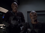 extant_StarTrek_VOY_5x20-ThinkTank_03243.jpg