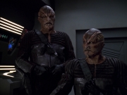 extant_StarTrek_VOY_5x20-ThinkTank_03263.jpg