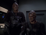 extant_StarTrek_VOY_5x20-ThinkTank_03294.jpg