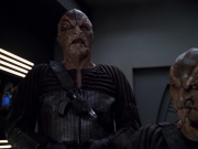 extant_StarTrek_VOY_5x20-ThinkTank_03299.jpg