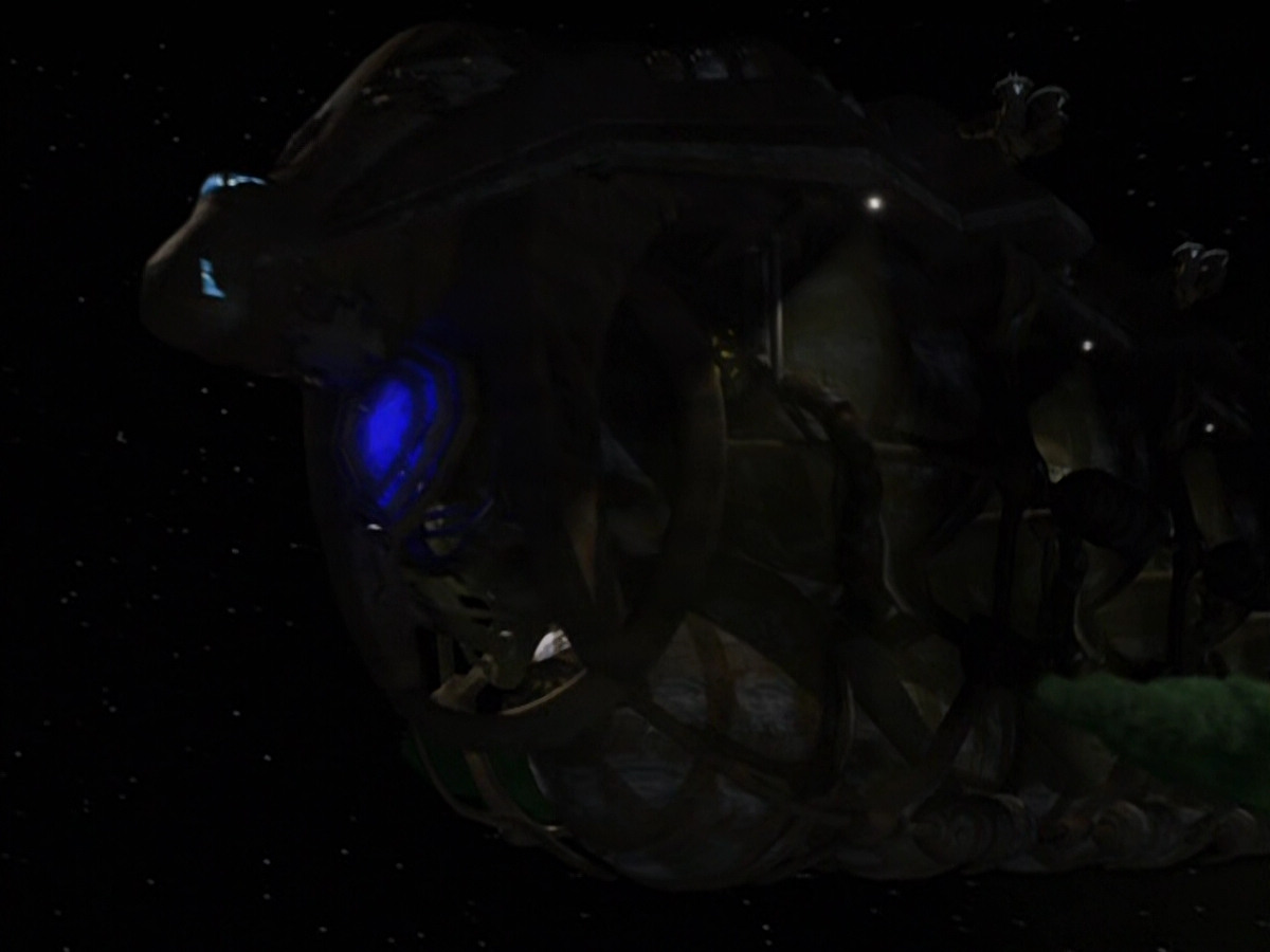 extant_StarTrek_VOY_5x21-Juggernaut_00006.jpg
