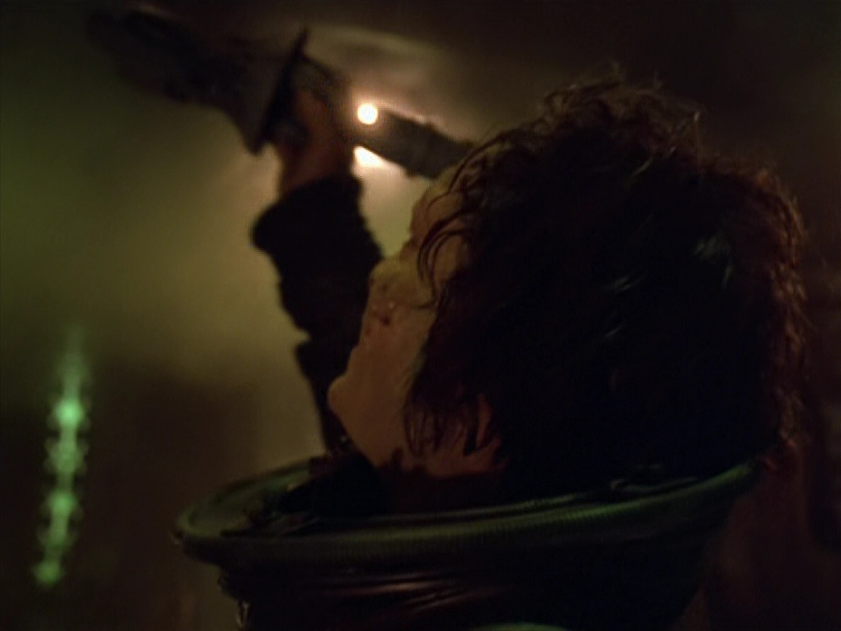 extant_StarTrek_VOY_5x21-Juggernaut_00030.jpg