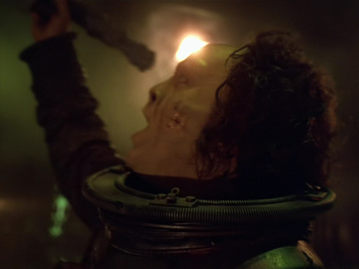 extant_StarTrek_VOY_5x21-Juggernaut_00031.jpg