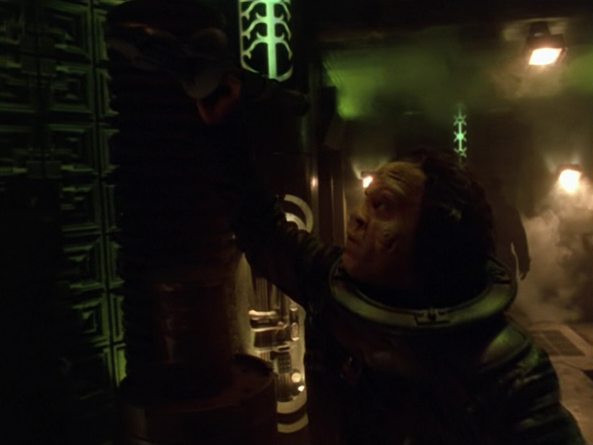 extant_StarTrek_VOY_5x21-Juggernaut_00035.jpg