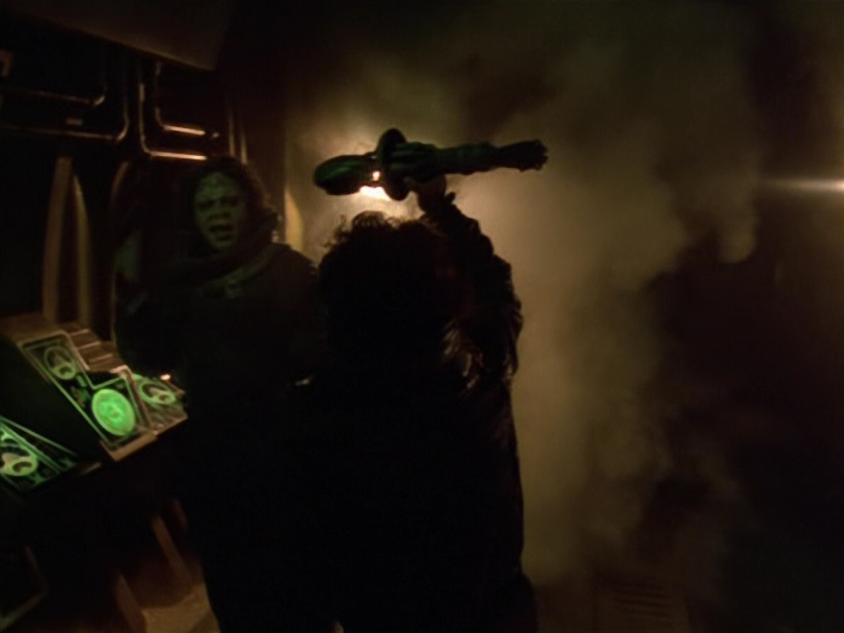 extant_StarTrek_VOY_5x21-Juggernaut_00043.jpg