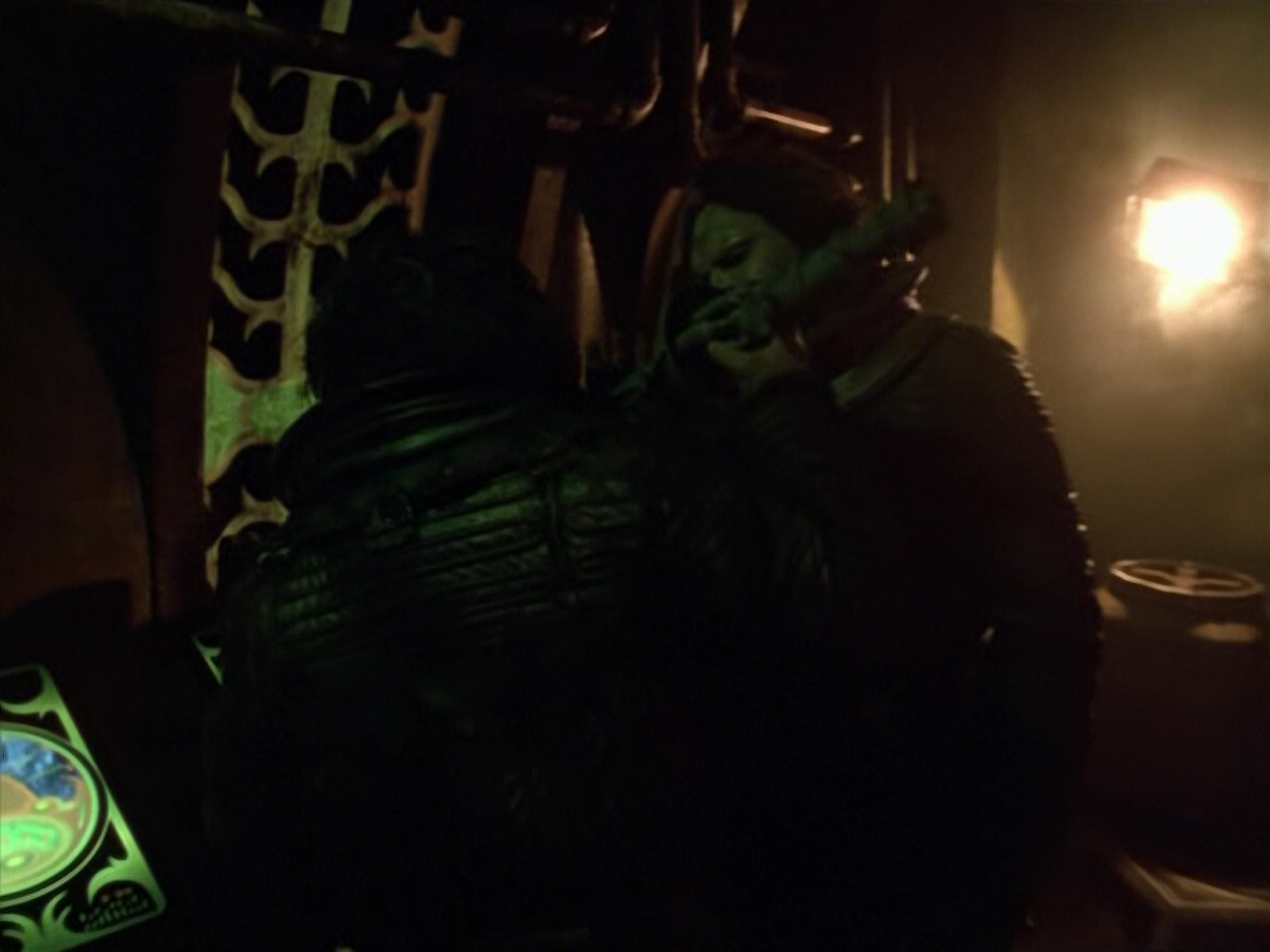 extant_StarTrek_VOY_5x21-Juggernaut_00045.jpg