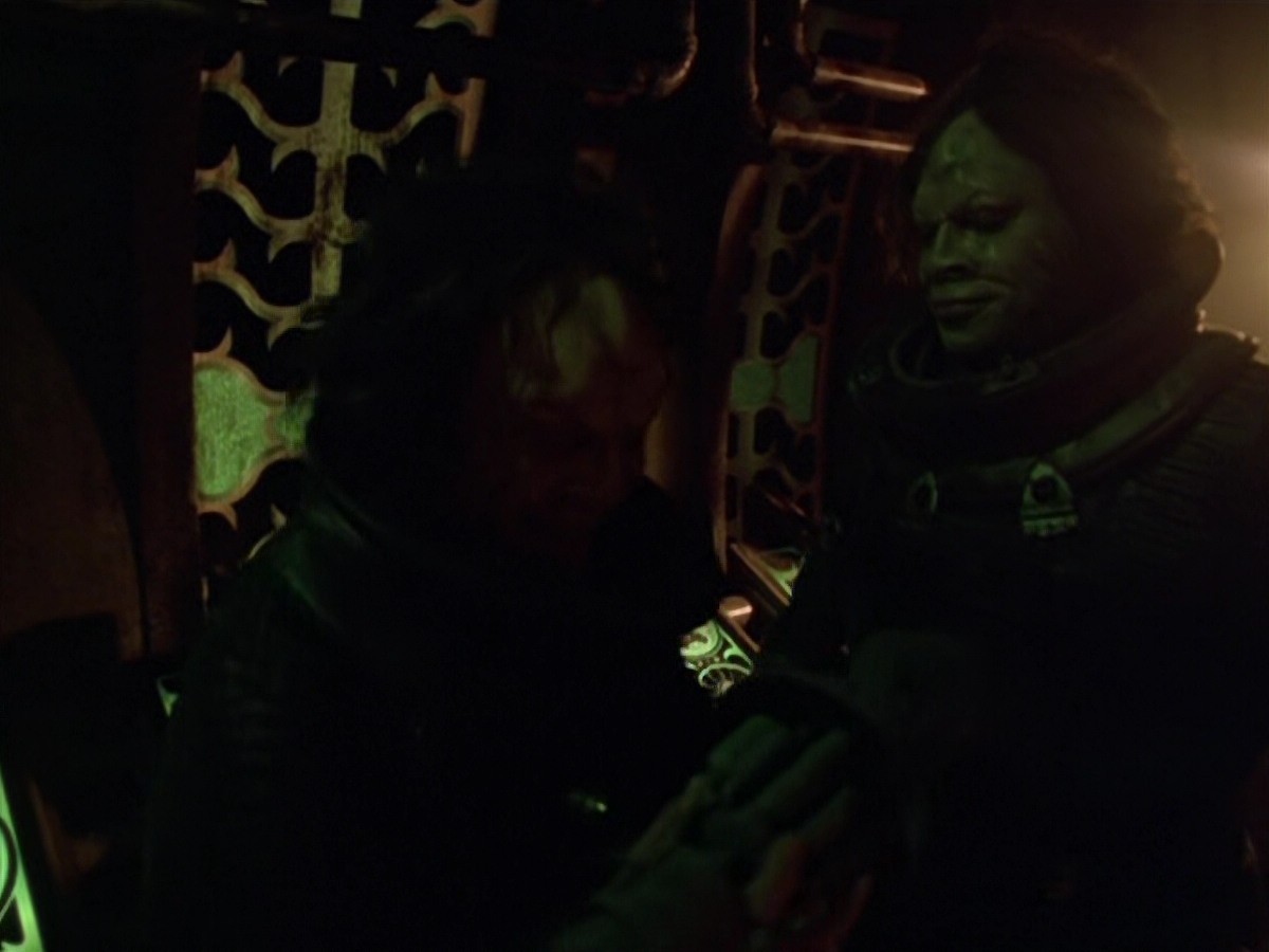 extant_StarTrek_VOY_5x21-Juggernaut_00047.jpg