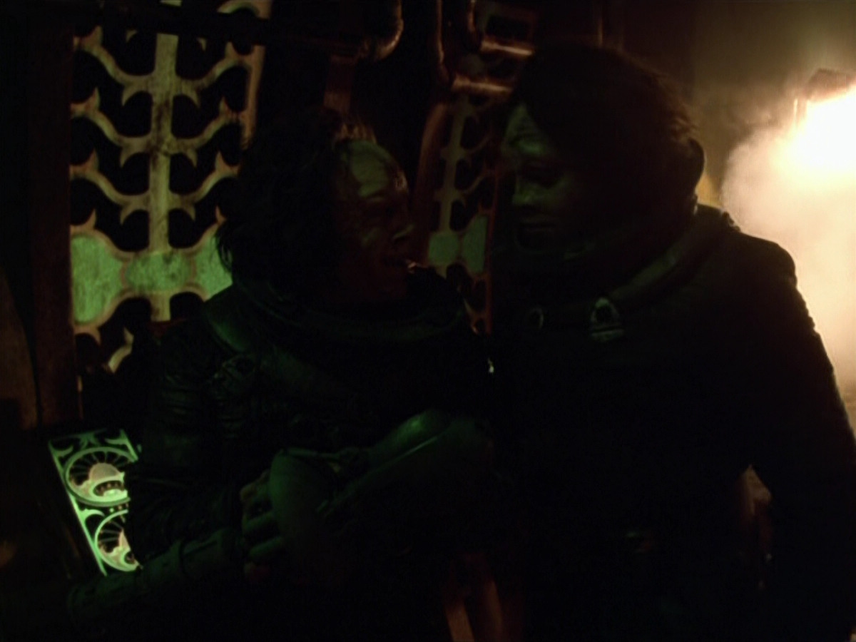 extant_StarTrek_VOY_5x21-Juggernaut_00056.jpg