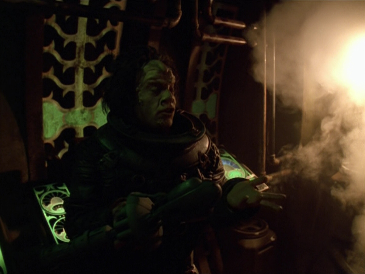 extant_StarTrek_VOY_5x21-Juggernaut_00058.jpg