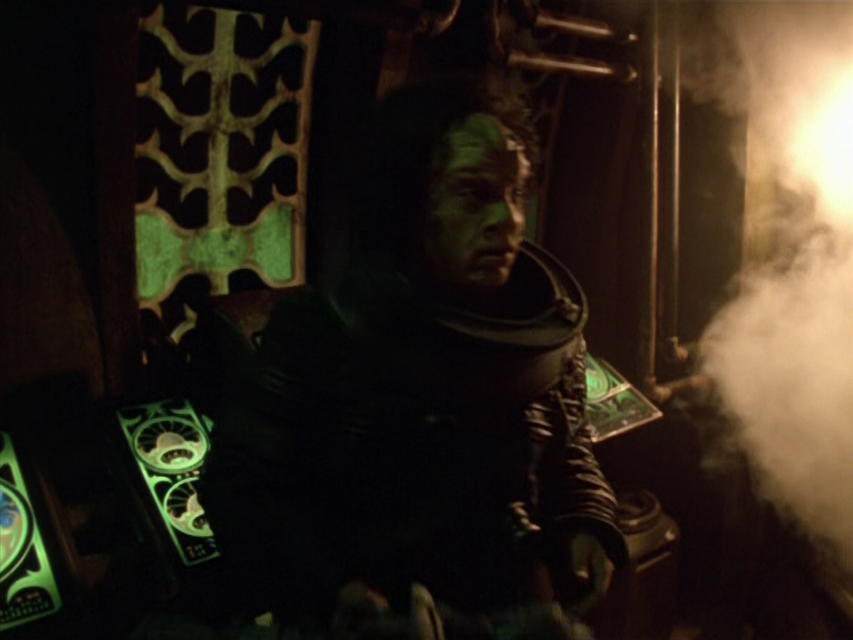 extant_StarTrek_VOY_5x21-Juggernaut_00062.jpg