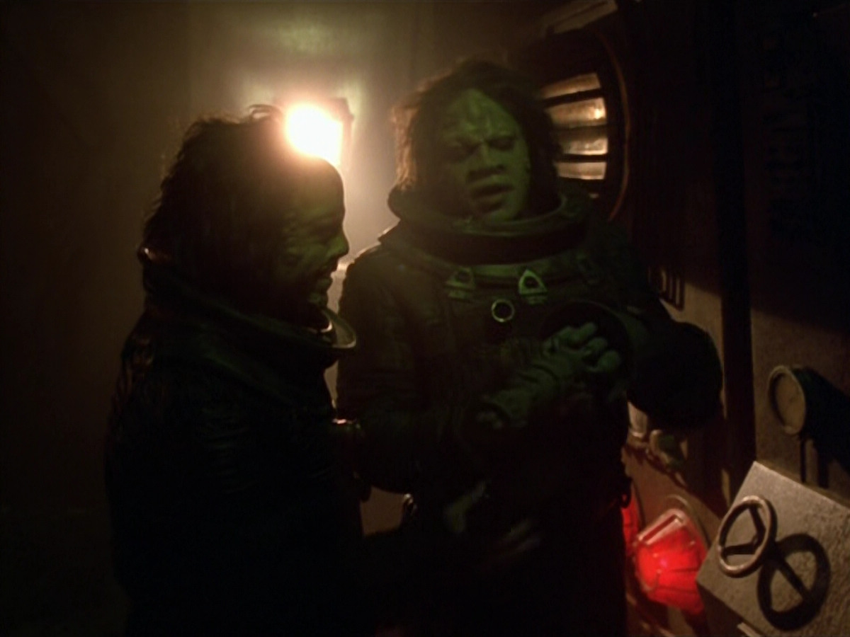 extant_StarTrek_VOY_5x21-Juggernaut_00071.jpg