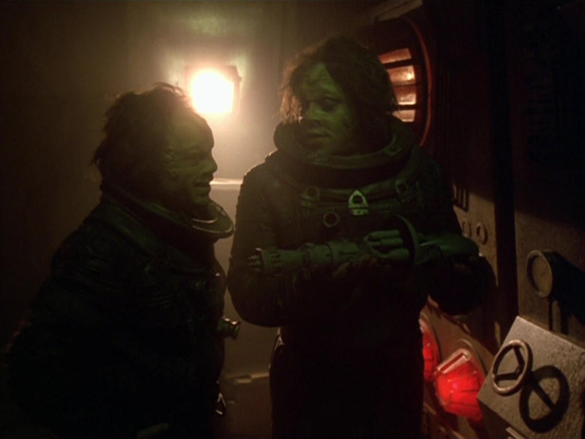 extant_StarTrek_VOY_5x21-Juggernaut_00073.jpg