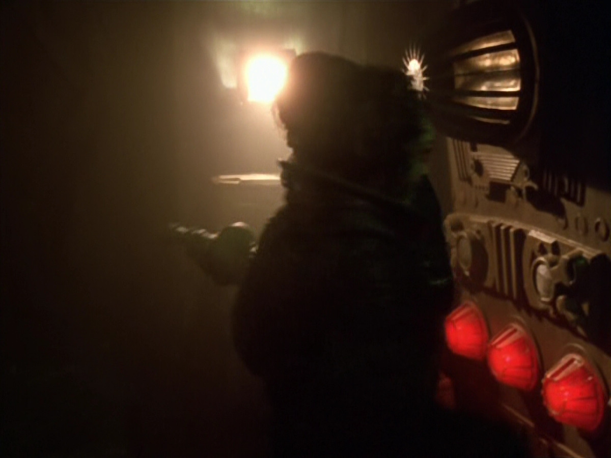 extant_StarTrek_VOY_5x21-Juggernaut_00076.jpg
