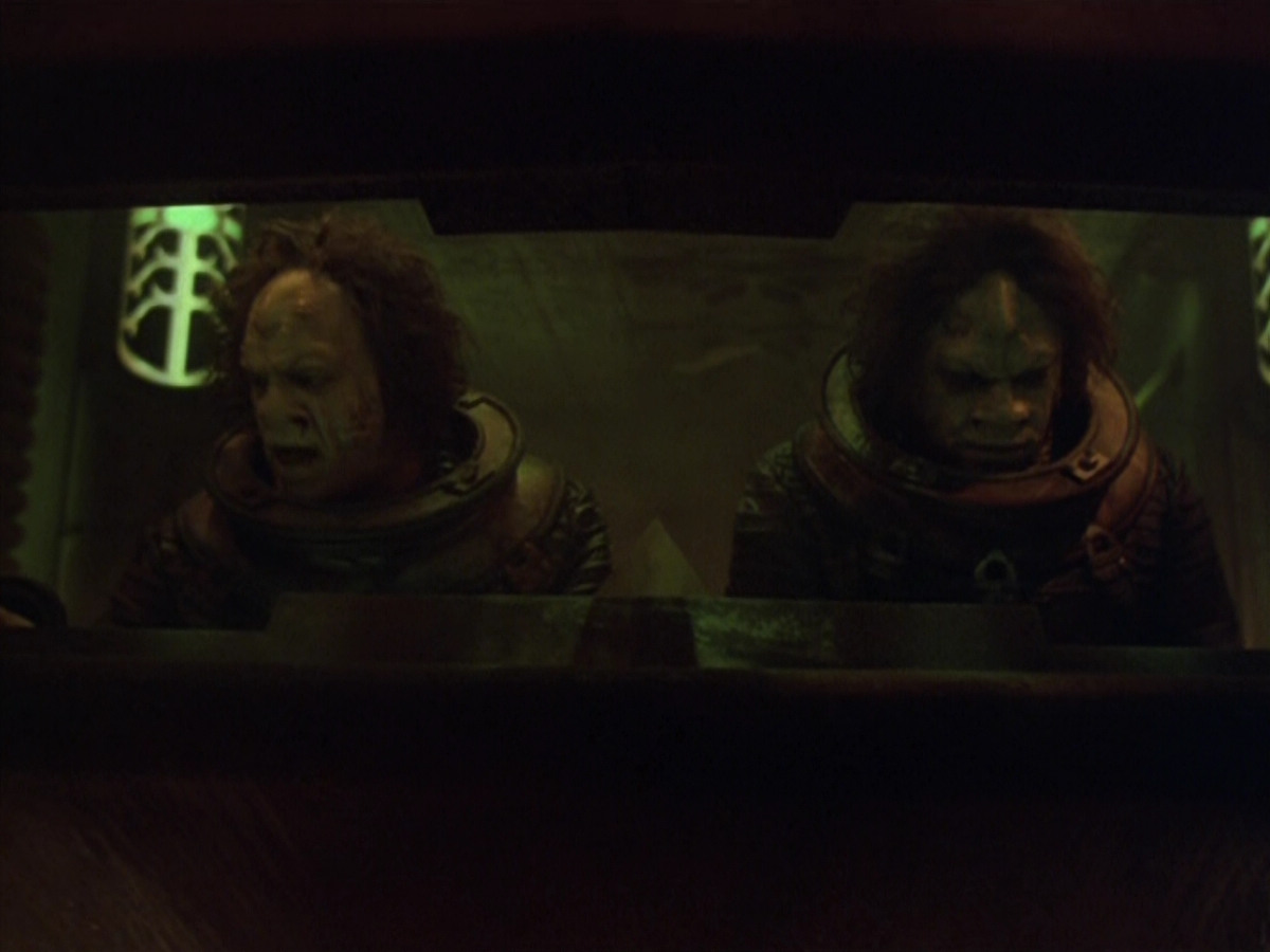 extant_StarTrek_VOY_5x21-Juggernaut_00094.jpg