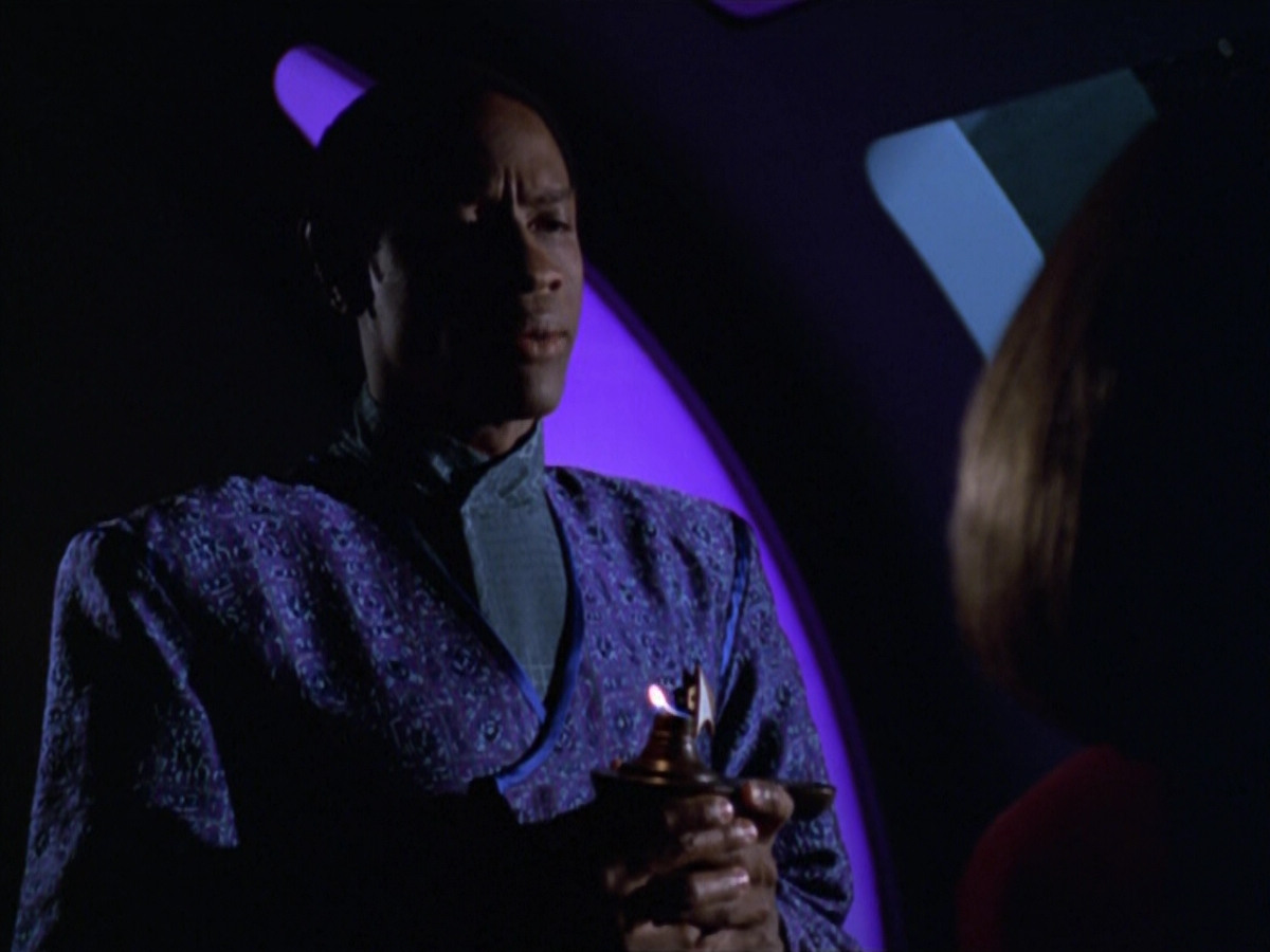 extant_StarTrek_VOY_5x21-Juggernaut_00351.jpg