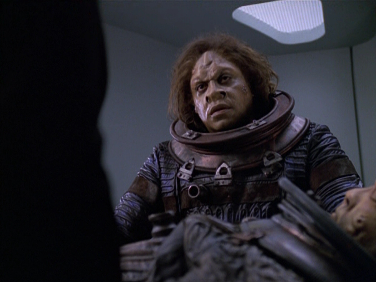 extant_StarTrek_VOY_5x21-Juggernaut_00982.jpg