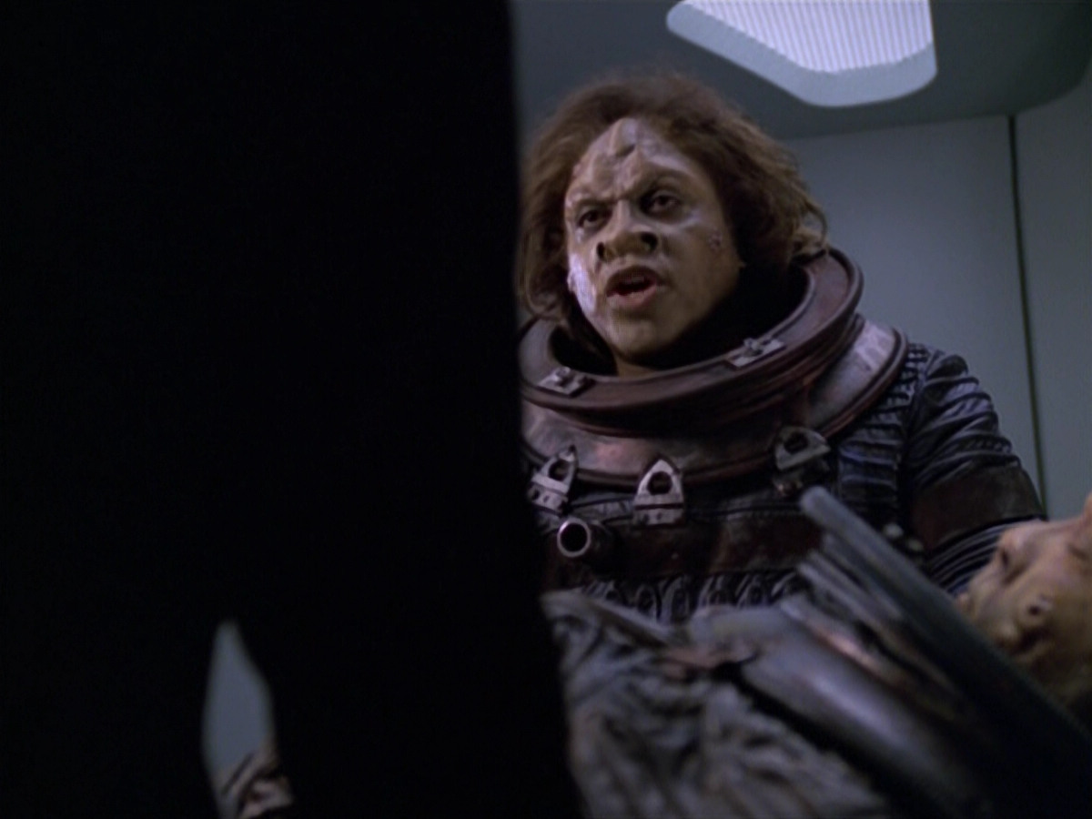extant_StarTrek_VOY_5x21-Juggernaut_00992.jpg