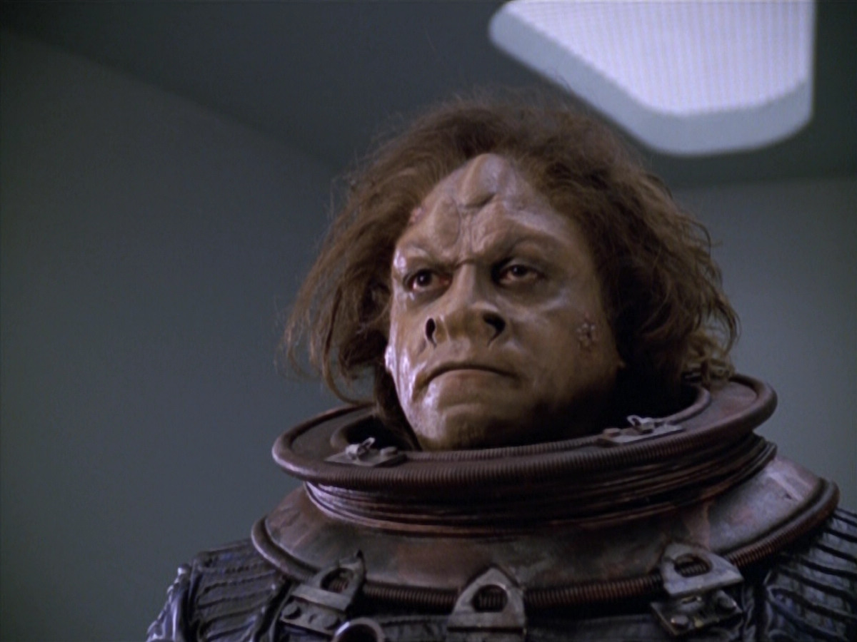 extant_StarTrek_VOY_5x21-Juggernaut_01010.jpg